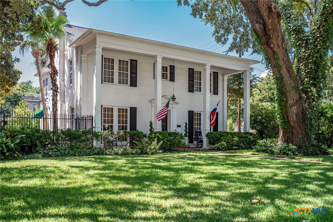 707 W Stayton Avenue