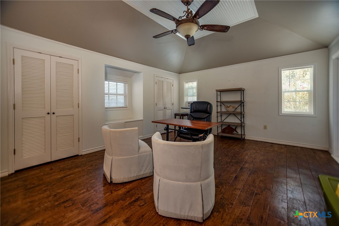 707 W Stayton Avenue