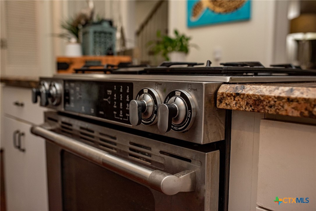 707 W Stayton Avenue