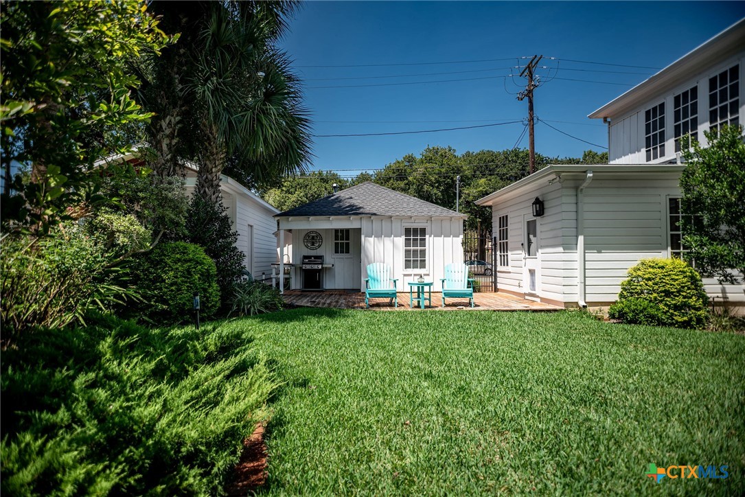 707 W Stayton Avenue