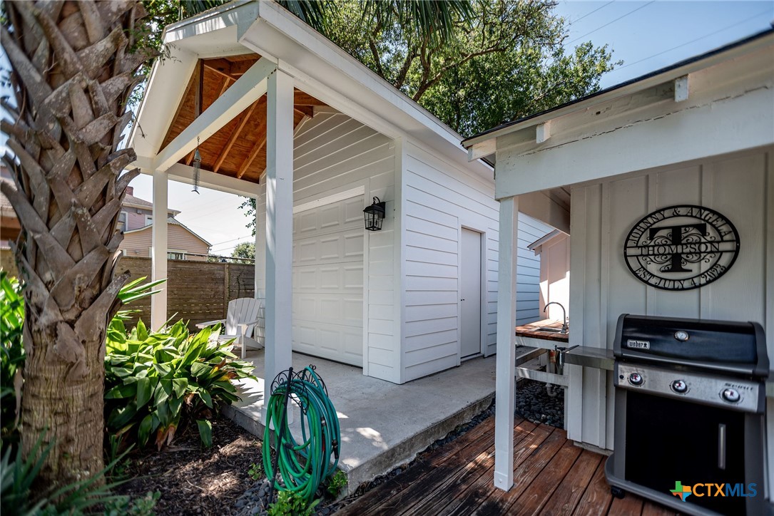 707 W Stayton Avenue