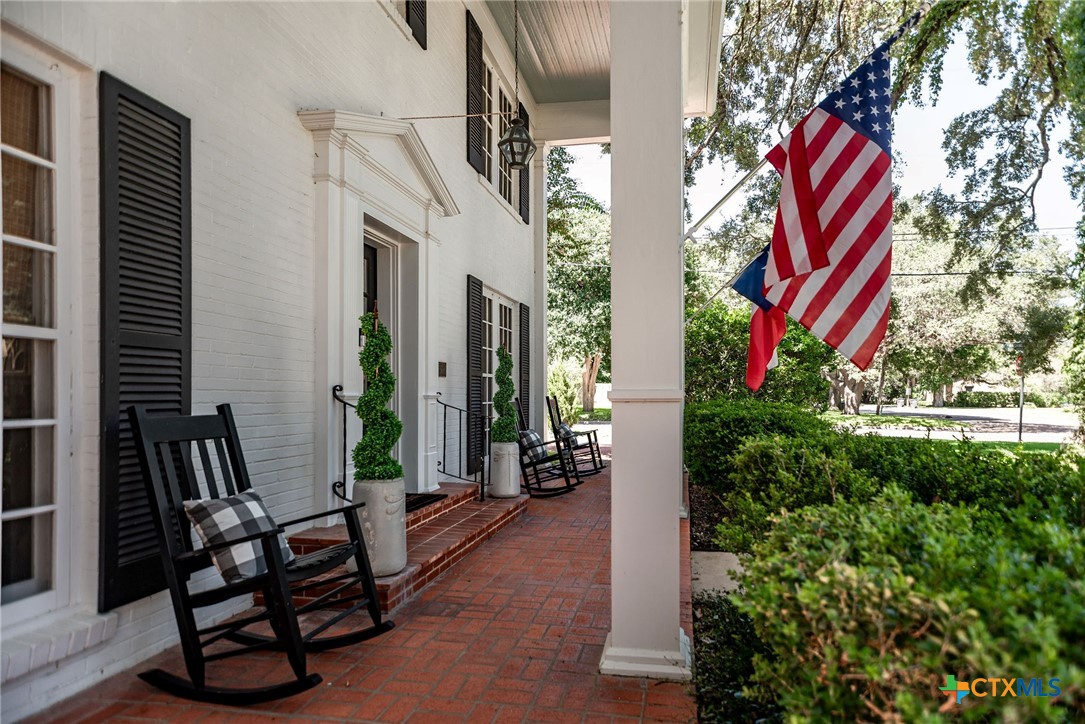 707 W Stayton Avenue