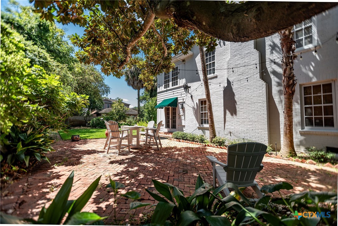 707 W Stayton Avenue