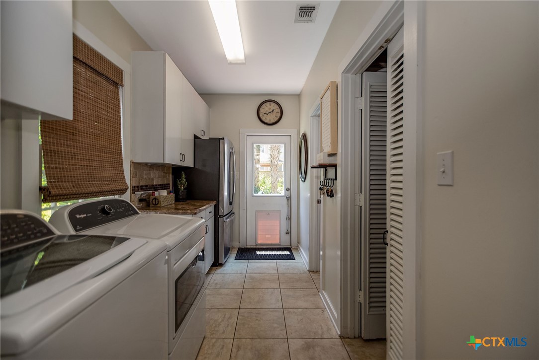 707 W Stayton Avenue