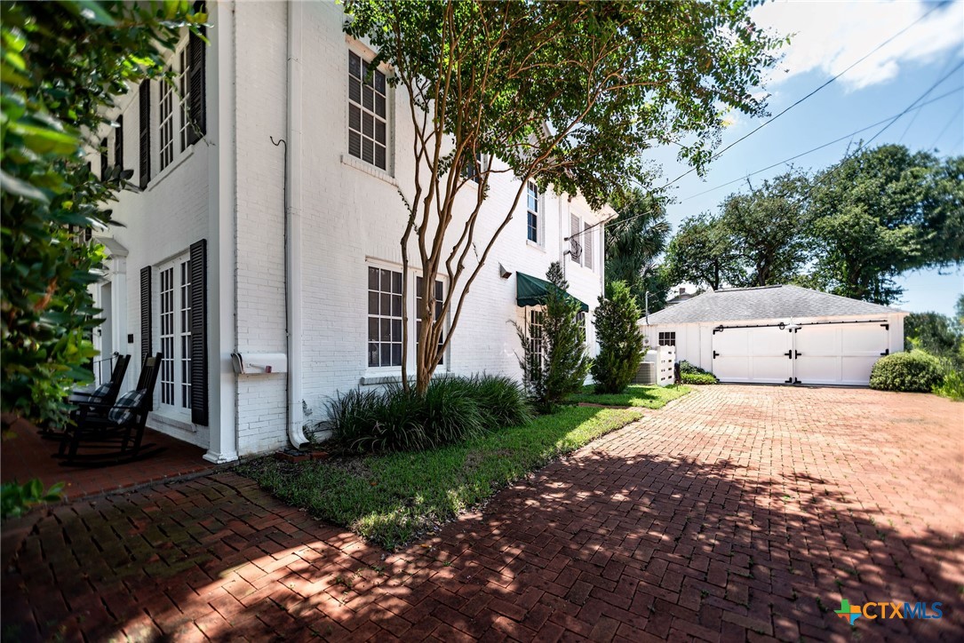 707 W Stayton Avenue