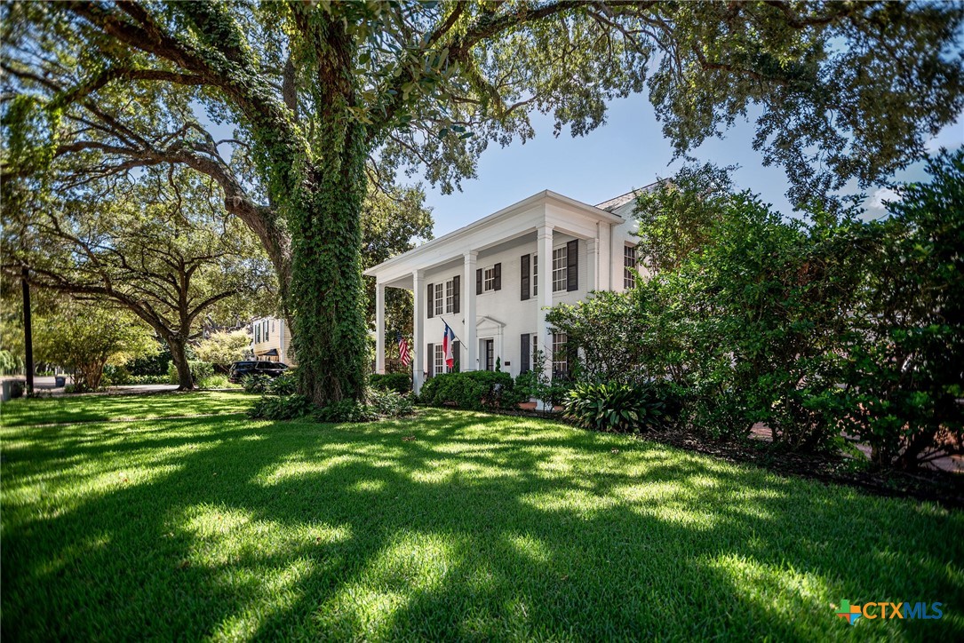 707 W Stayton Avenue