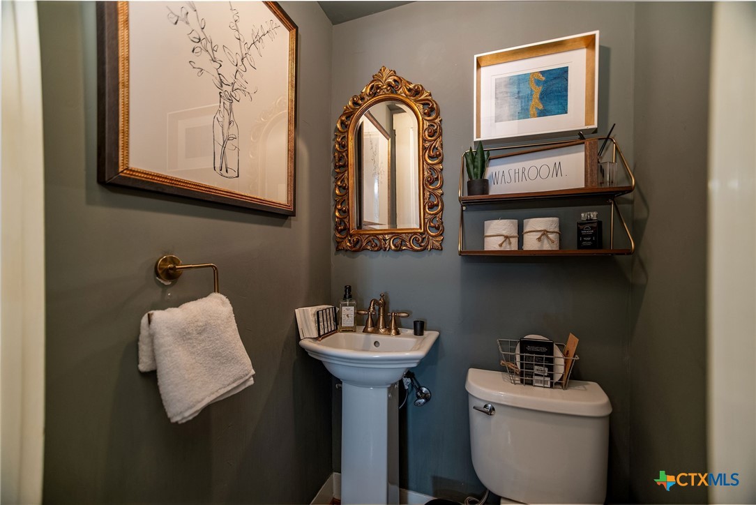 707 W Stayton Avenue