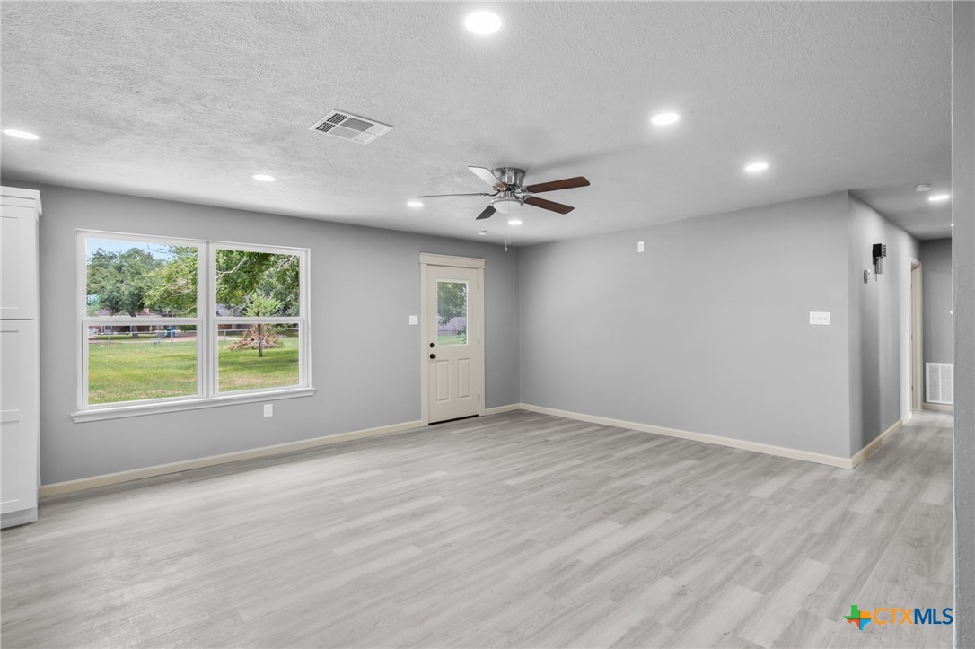 408 E King Road