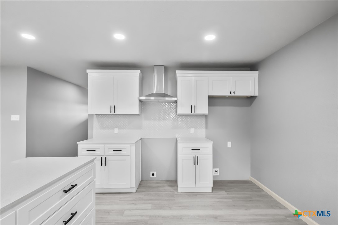408 E King Road