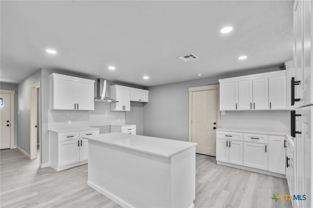 408 E King Road