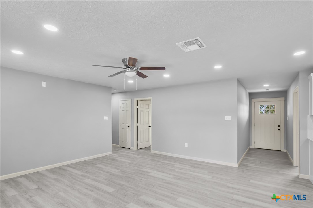 408 E King Road