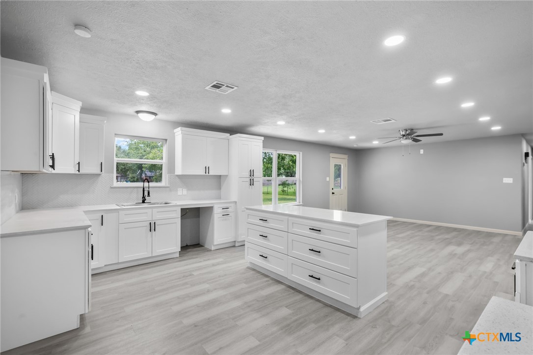 408 E King Road