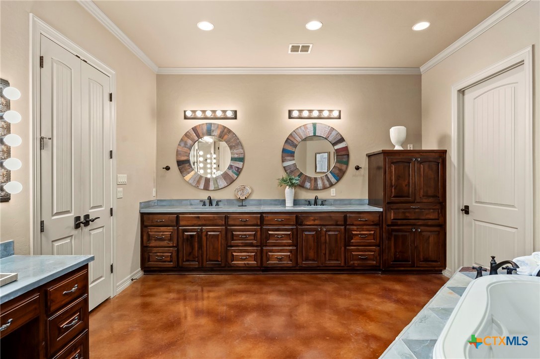 651 River Chase Dr Drive