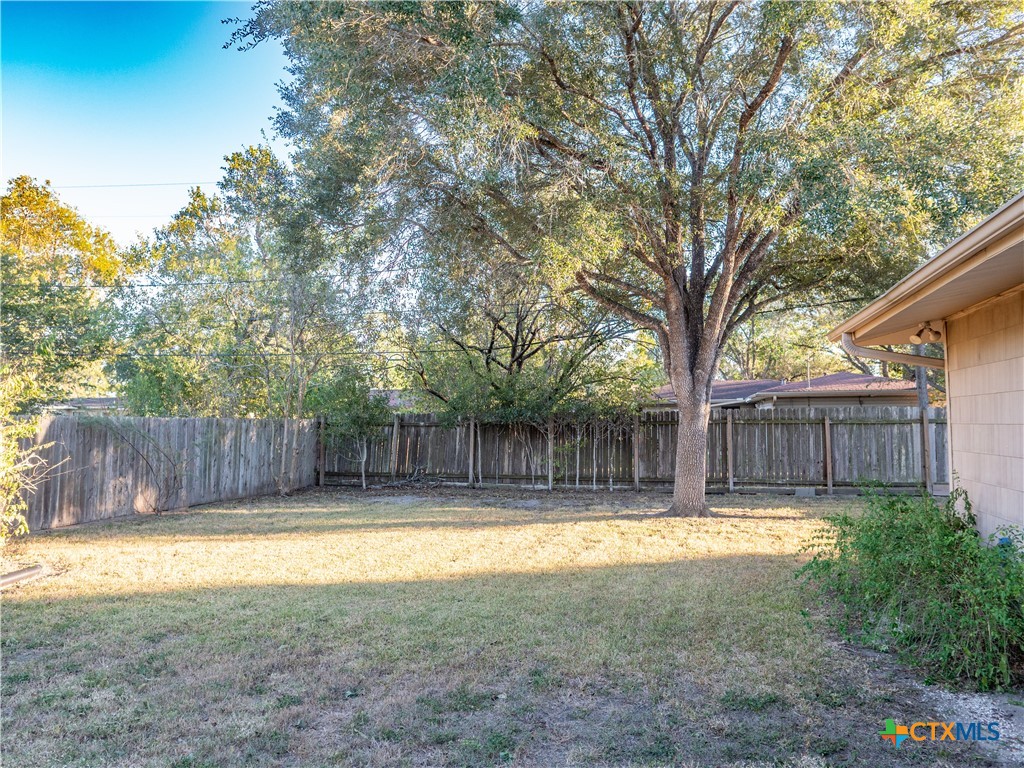 2101 E Mistletoe Avenue