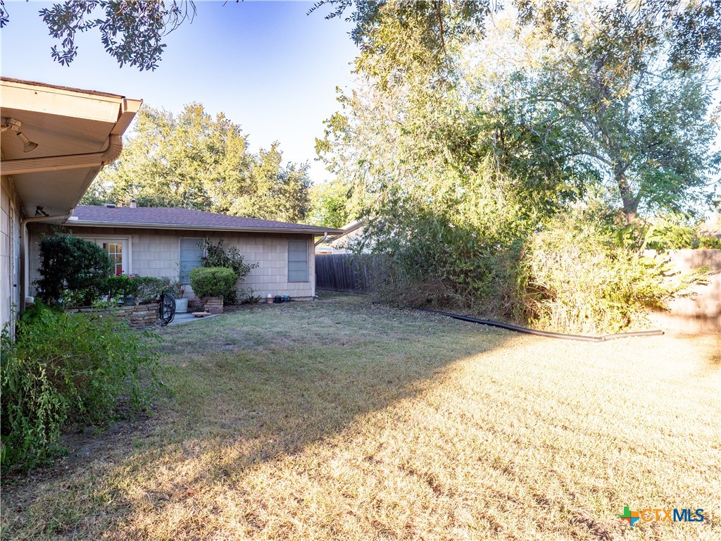 2101 E Mistletoe Avenue