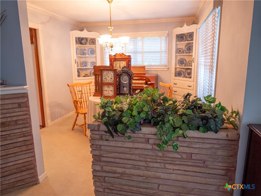 2101 E Mistletoe Avenue