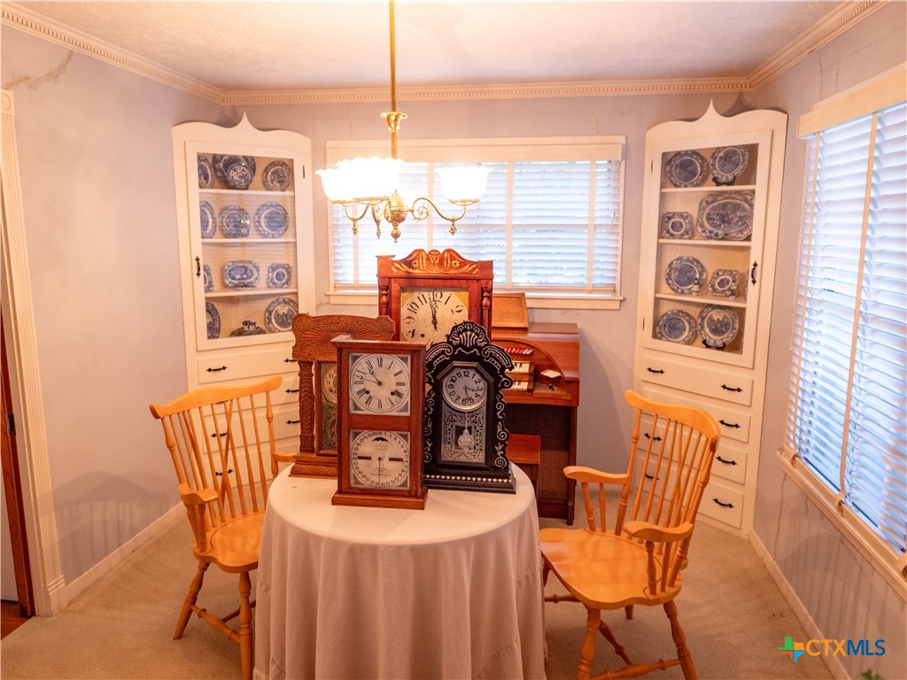 2101 E Mistletoe Avenue