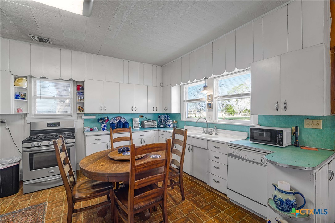 1733 County Road 284