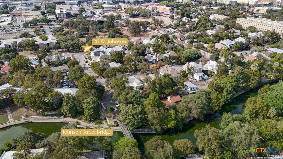 217 W Johnson