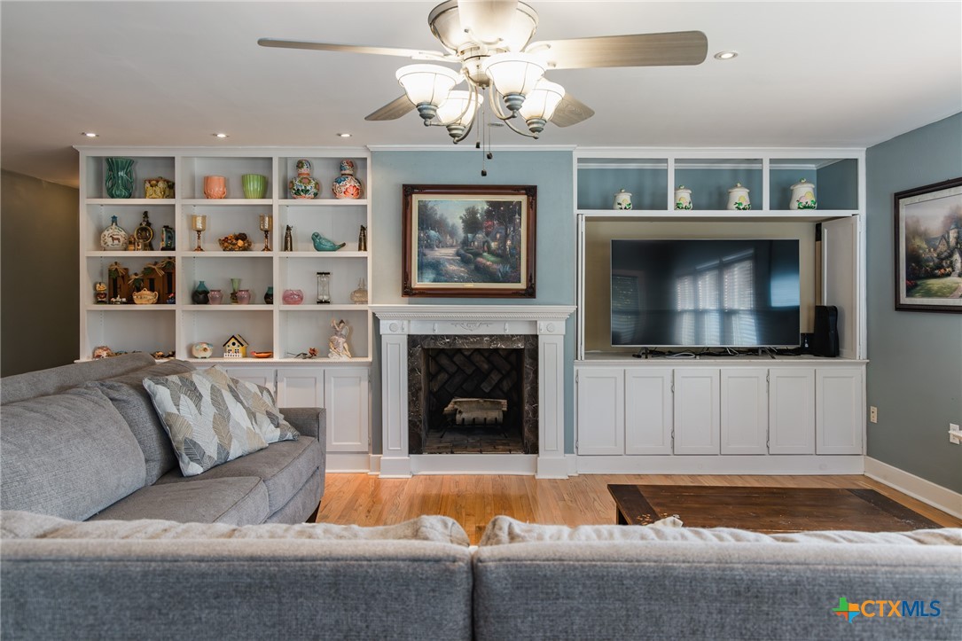 201 N Victoria Street