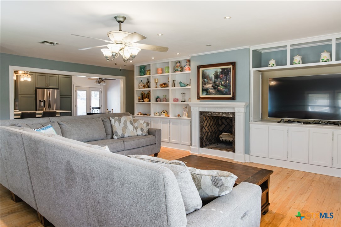 201 N Victoria Street