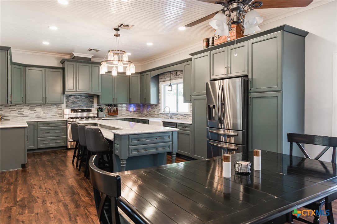 201 N Victoria Street