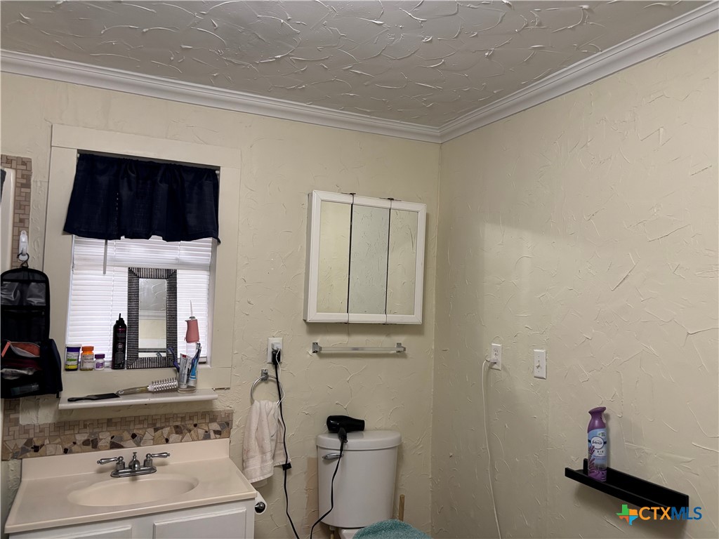 613 E Broadway Street 5