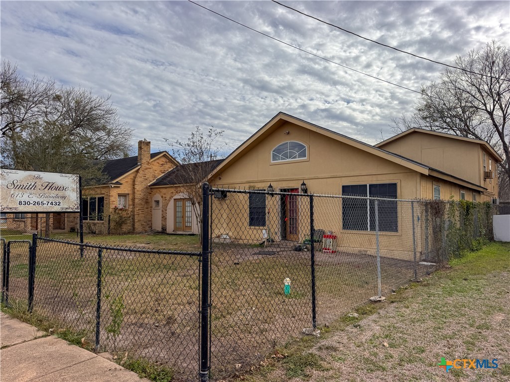 613 E Broadway Street 5