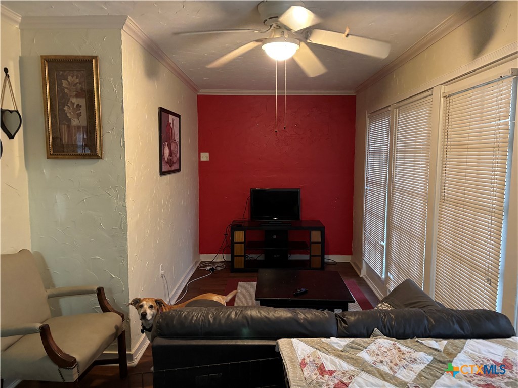 613 E Broadway Street 5
