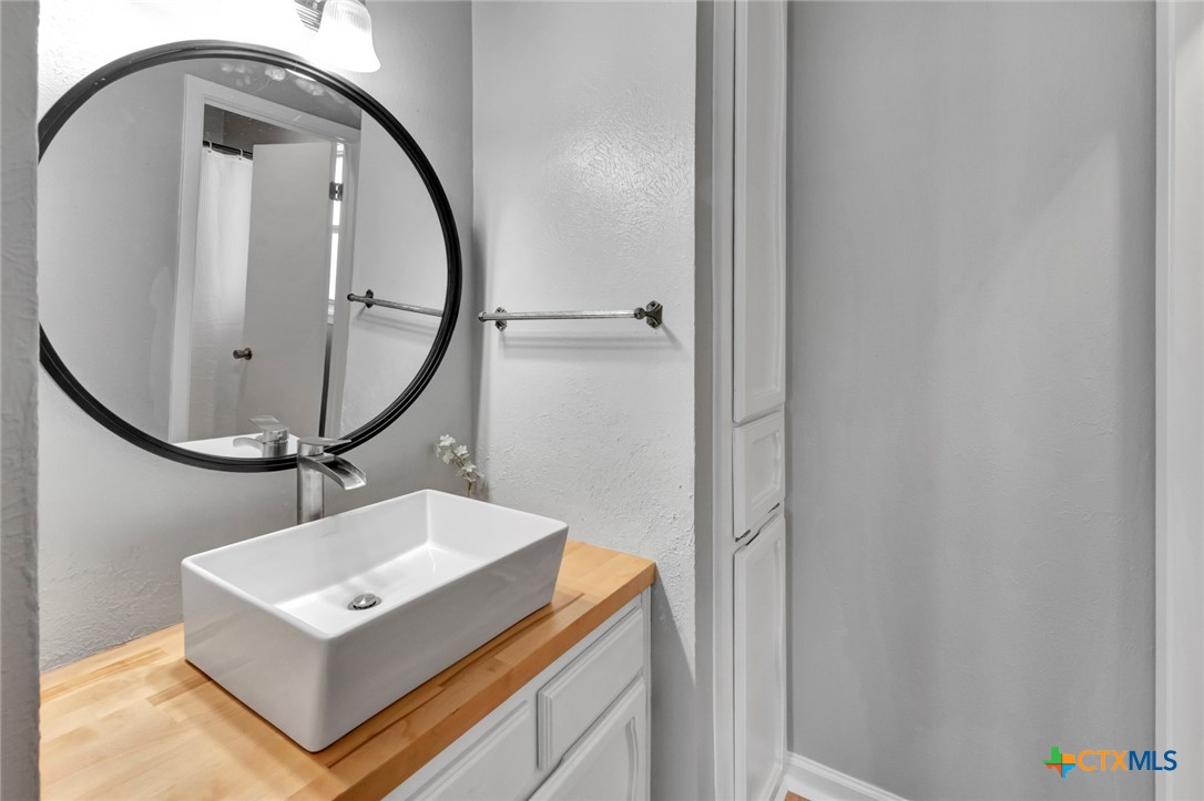 309 Williamsburg Ave