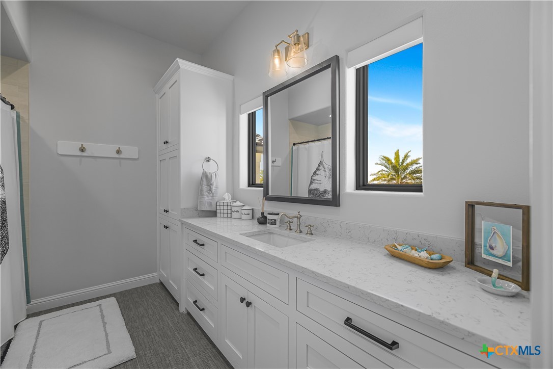 385 E Arbor Vista