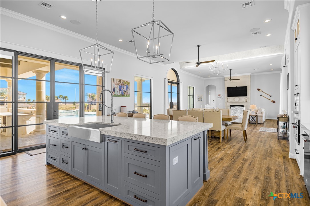 385 E Arbor Vista