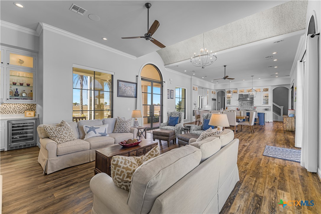 385 E Arbor Vista
