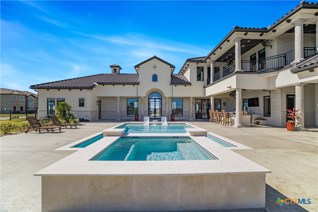 385 E Arbor Vista
