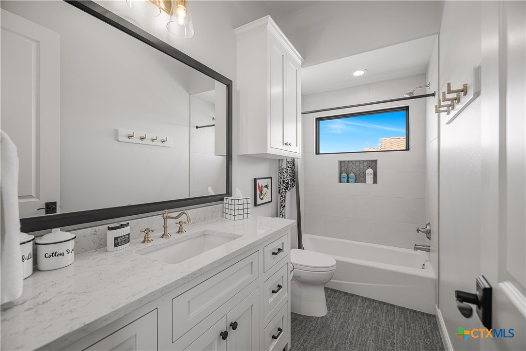 385 E Arbor Vista