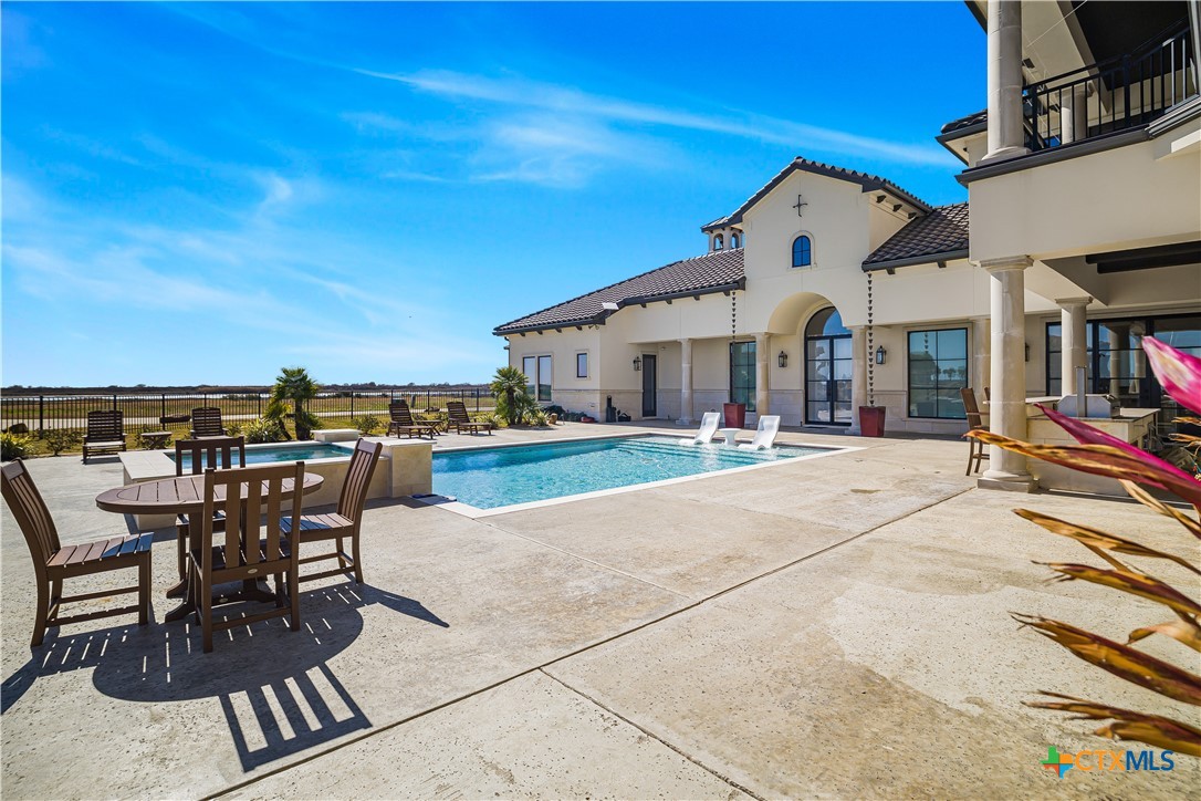 385 E Arbor Vista