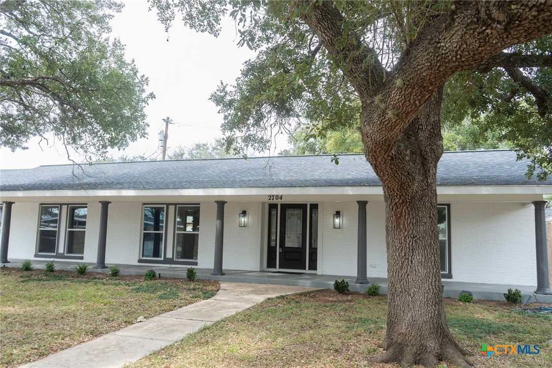 2704 E Loma Vista Avenue