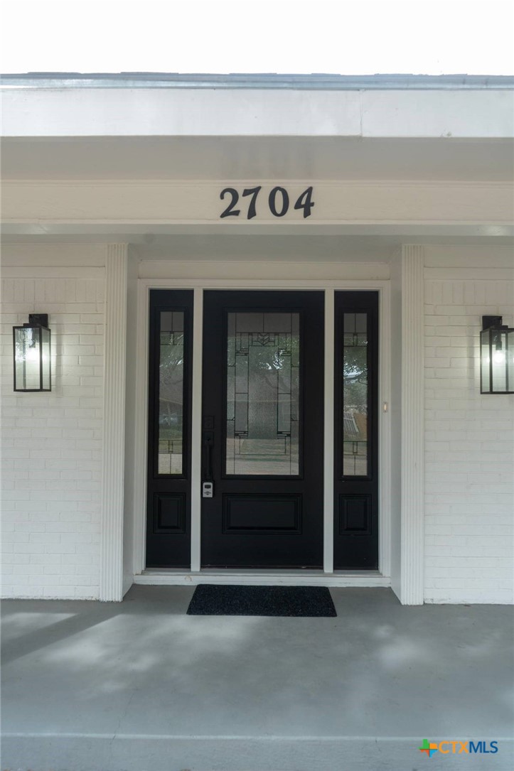 2704 E Loma Vista Avenue