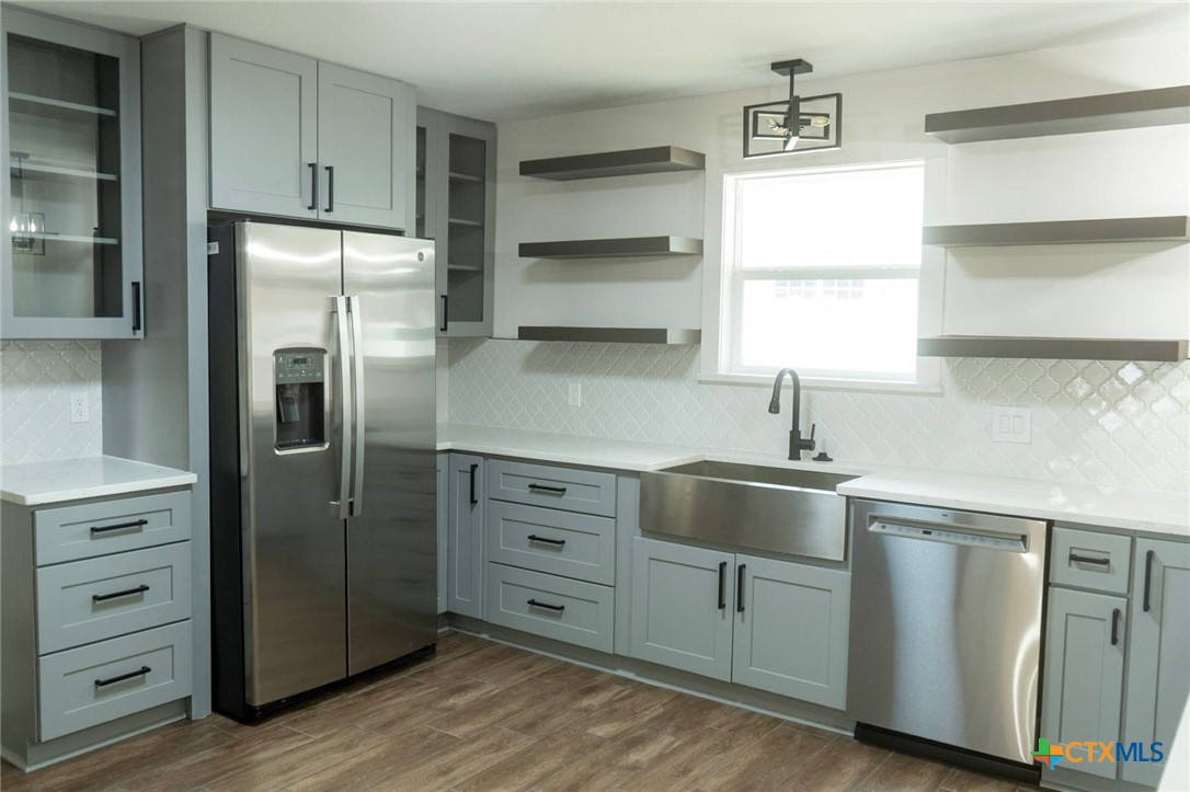 2704 E Loma Vista Avenue