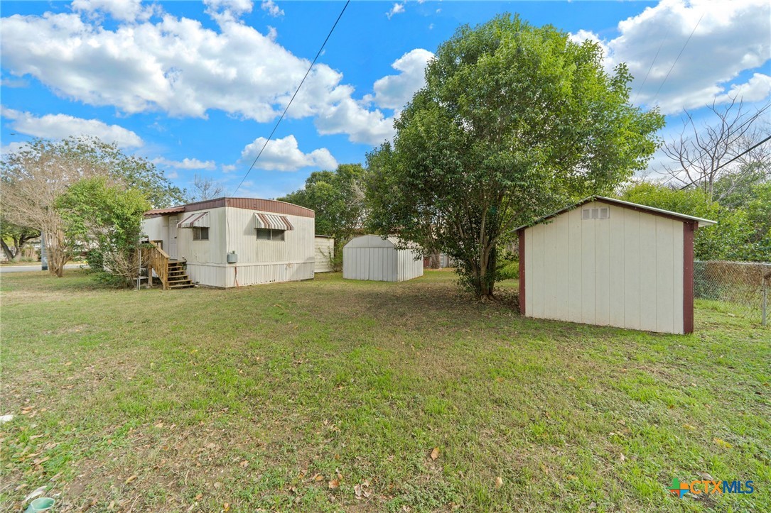 1506 Honeysuckle Lane