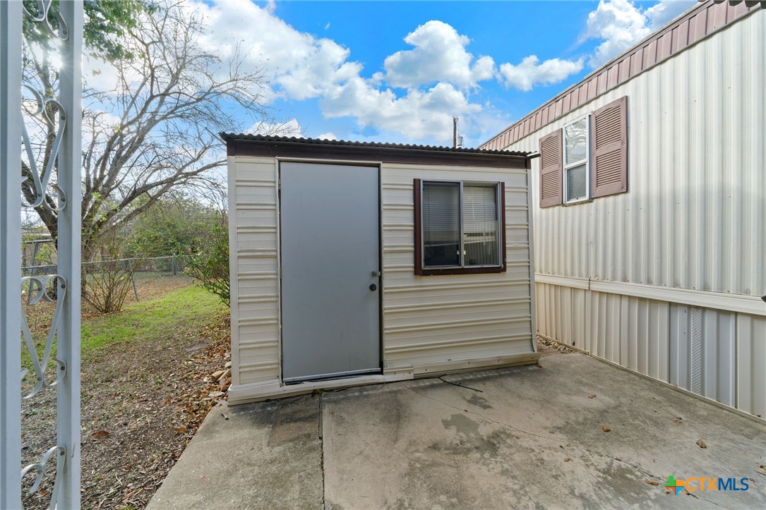 1506 Honeysuckle Lane