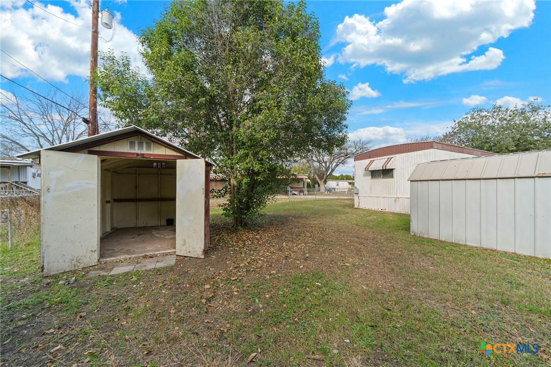 1506 Honeysuckle Lane