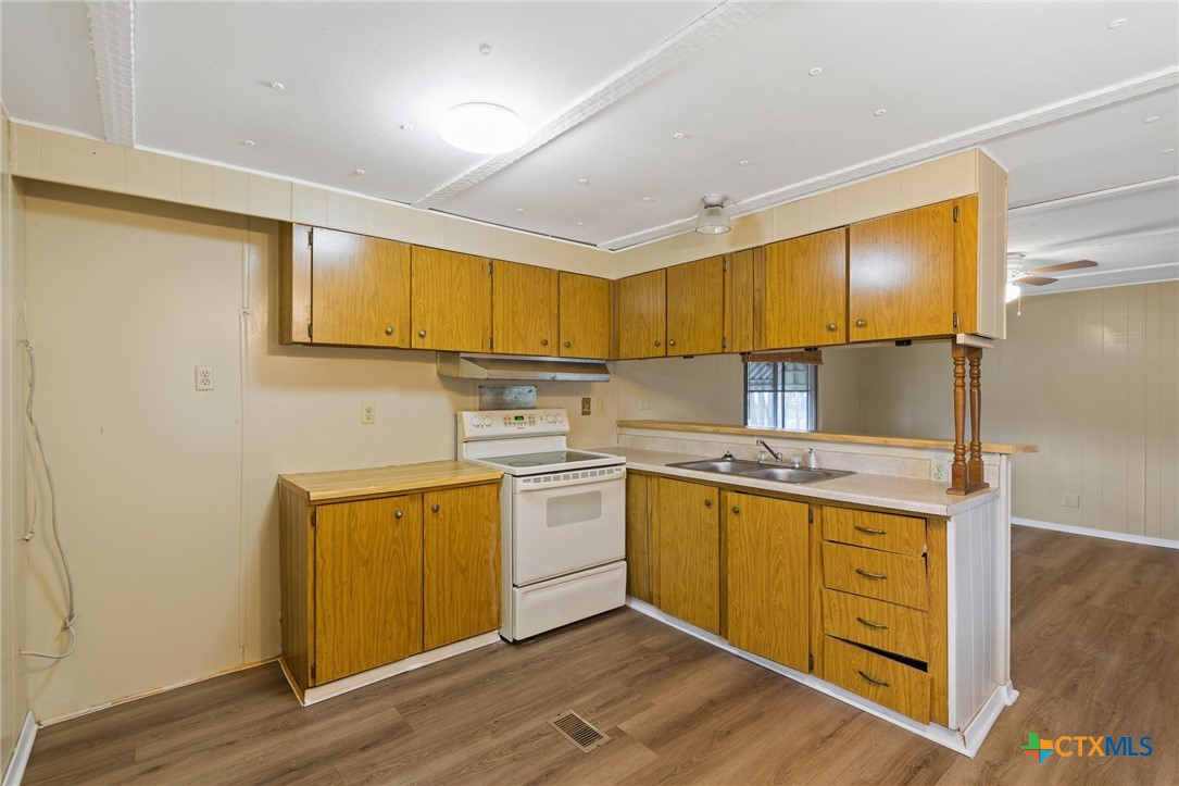 1506 Honeysuckle Lane