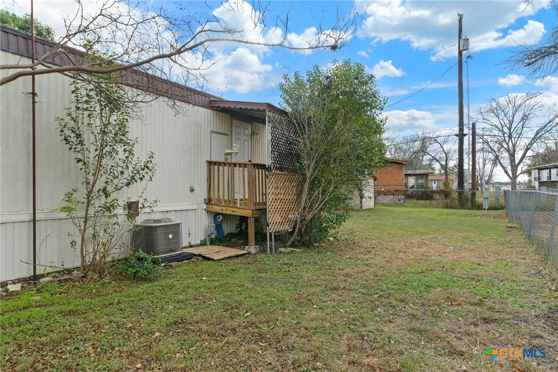 1506 Honeysuckle Lane