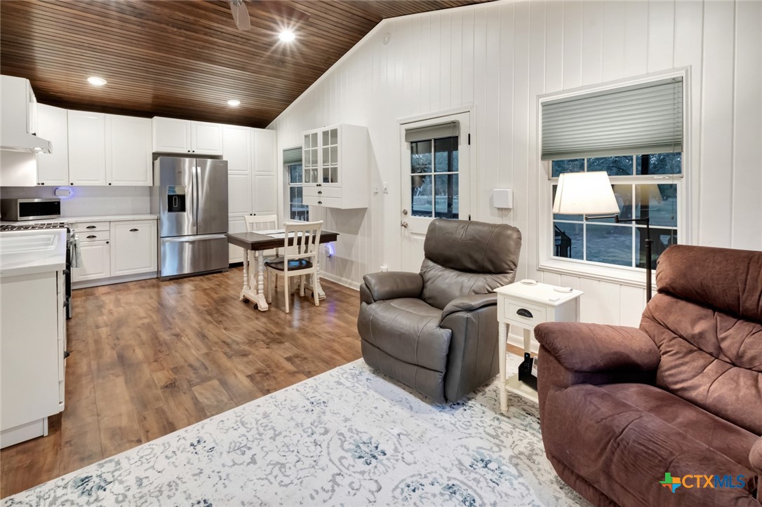 413 Private Road 1051