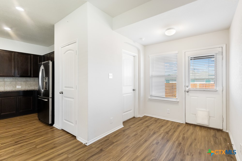 8221 Lazy Brook