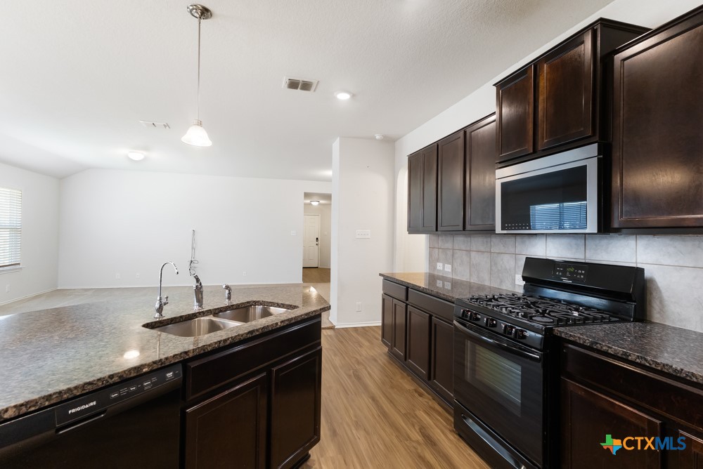 8221 Lazy Brook