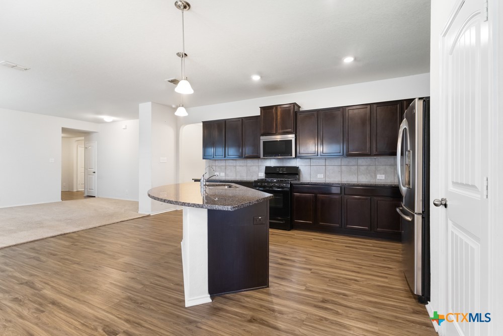 8221 Lazy Brook