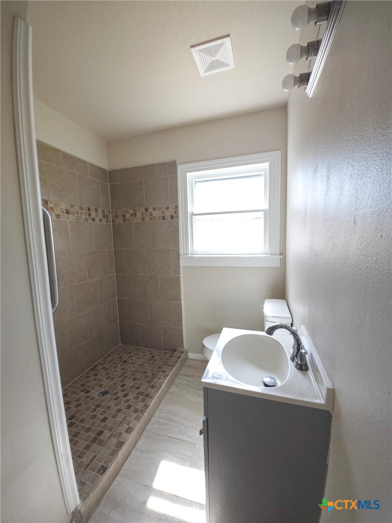 2006 N Wheeler Street