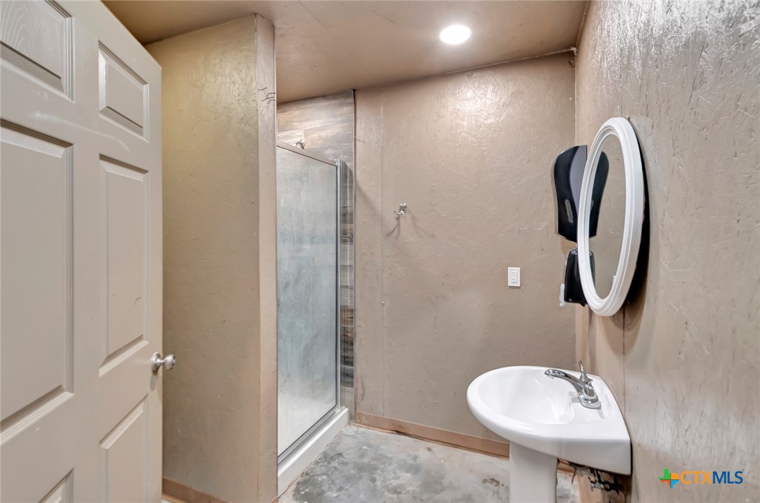 52 N Old Bloomington Road